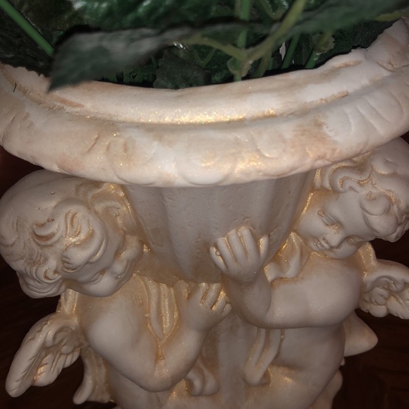 Pottery style Angel vase. Angelic and beautiful. Ivory with rose gold shimmer - Picture 8 of 15
